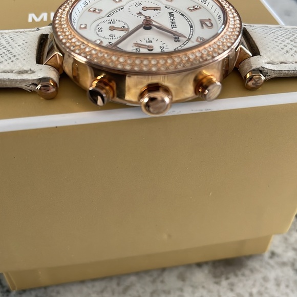 Michael Kors Parker Women’s Watch with leather band rose gold - Picture 6 of 10